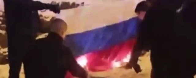МИД России объявил демарш Финляндии после сожжения российского флага во время шествия